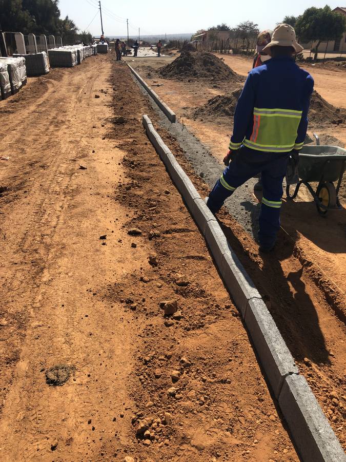 Kerb laying to line and level